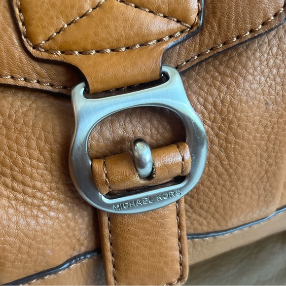 Michael Kors brown pebbles leather hobo shoulder bag - Picture 4 of 11